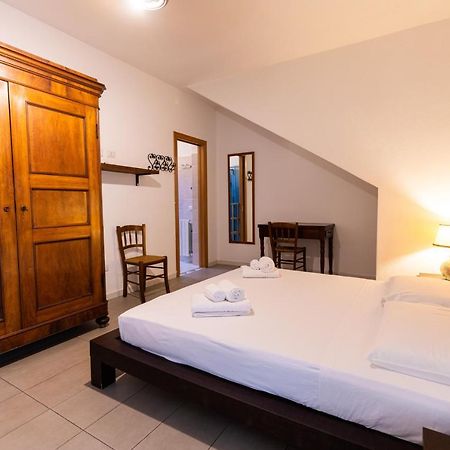 Theo'S Rooms Ольбія Екстер'єр фото