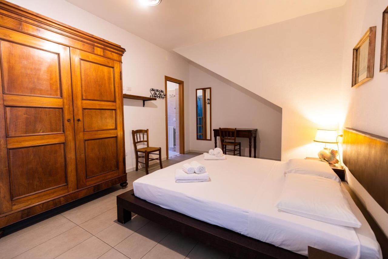Theo'S Rooms Ольбія Екстер'єр фото